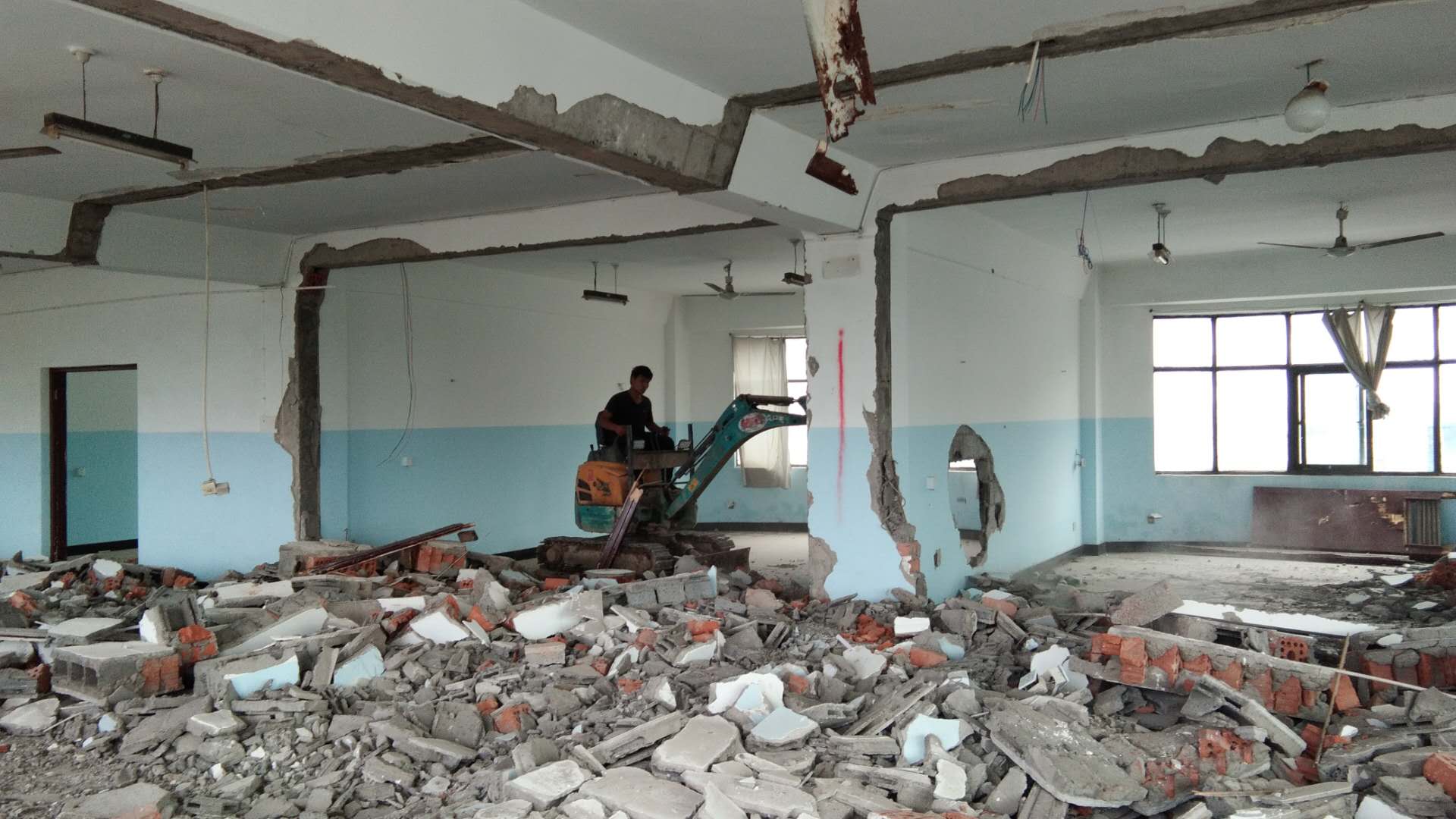 蘇州相城區敲墻砸墻拆除怎樣收費報價優質推薦卓越服務